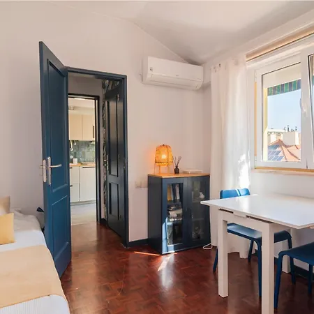 Riverfront Apartment Lisbon