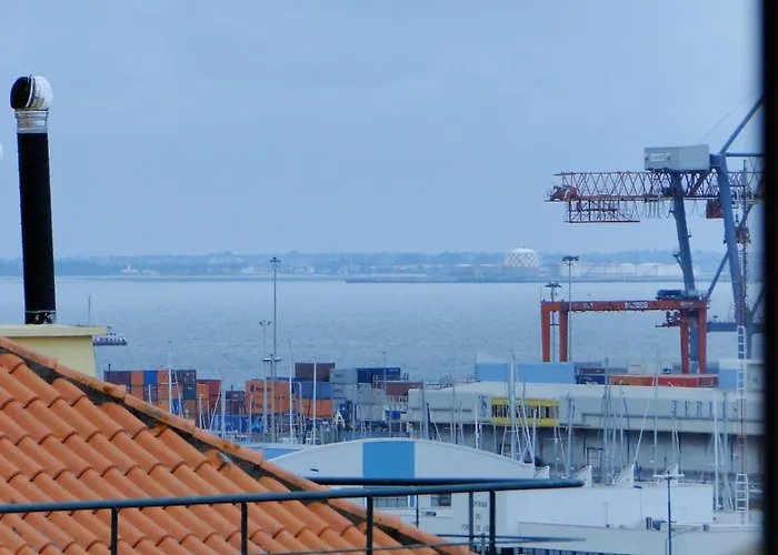 Riverfront Lägenhet *